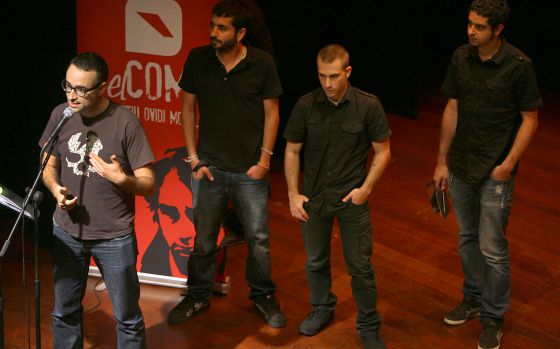 Eixint a poc a poc del guetoSaliendo poco a poco del guetoSaliendo poco a poco del gueto