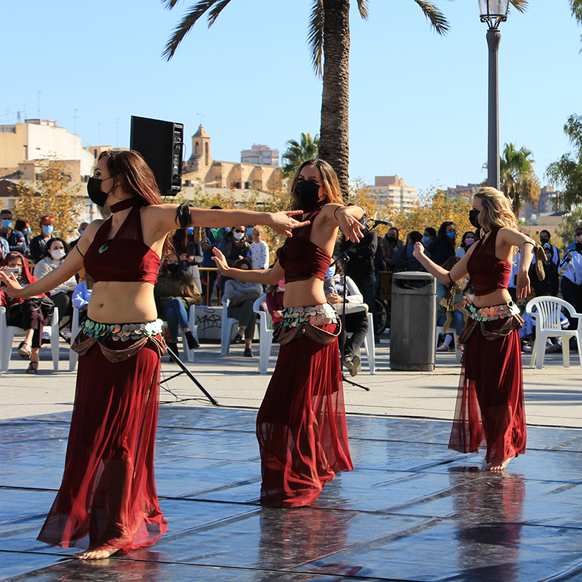 El Aplec de Dansa en las Torres de Serrano